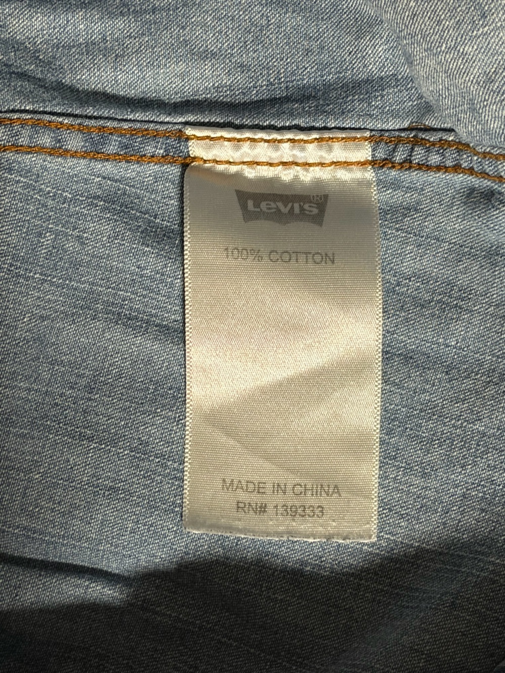 Levi’s Ultimate Western Denim Shirt - Women’s Medium Wash - Pearl Snap - Picture 6 of 6